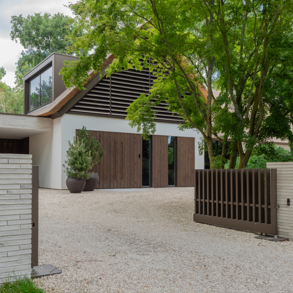 Elegante villa met rieten kap in Blaricum