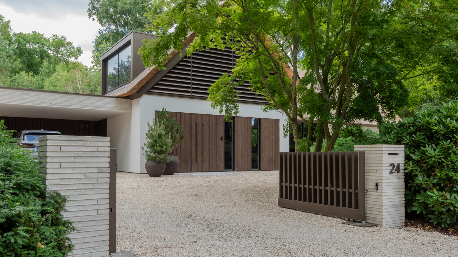 Elegante villa met rieten kap in Blaricum