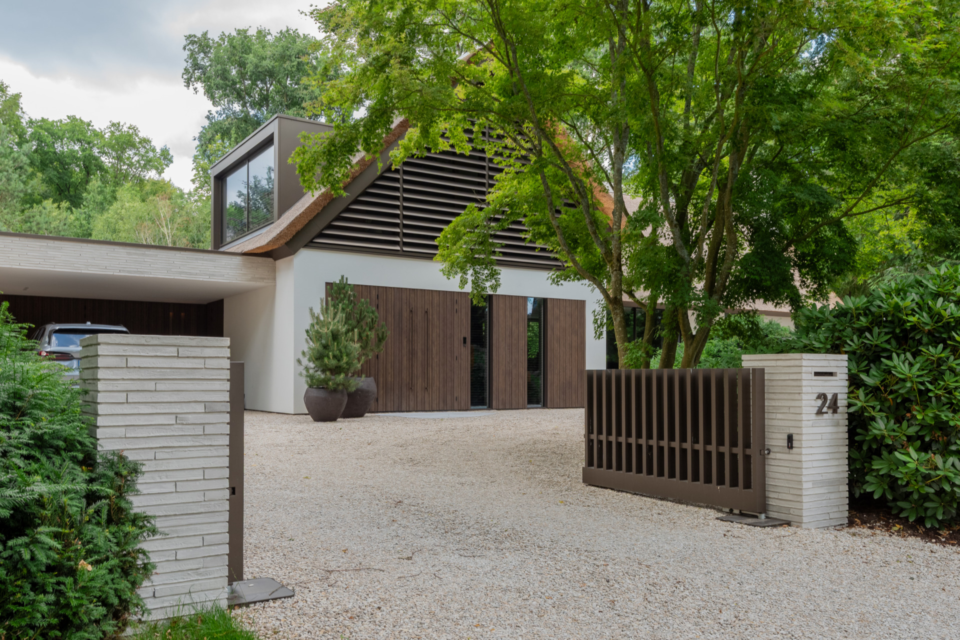 Elegante villa met rieten kap in Blaricum