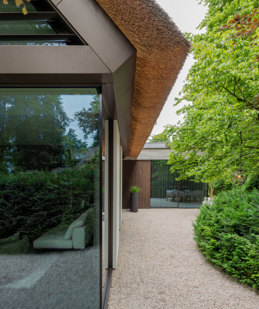 Elegante villa met rieten kap in Blaricum