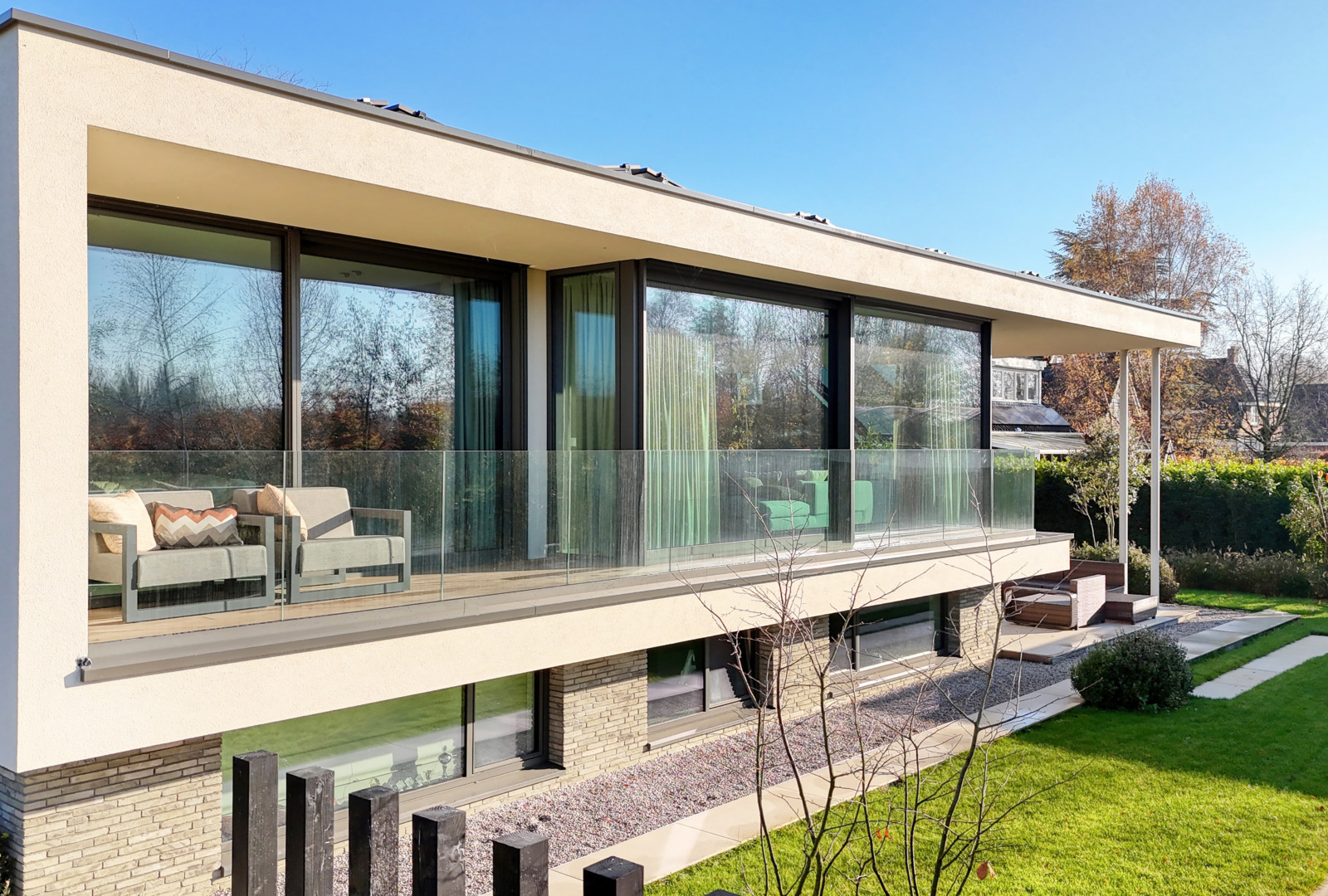 Moderne villa vol licht, luxe en leefruimte in Vleuten